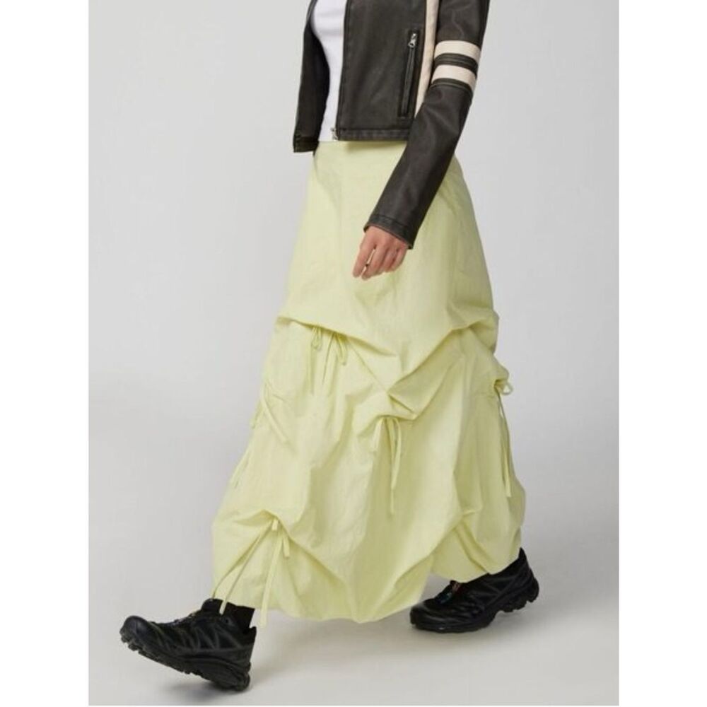 NWT Urban Outfitters Fiona Bustle Skirt. Small
